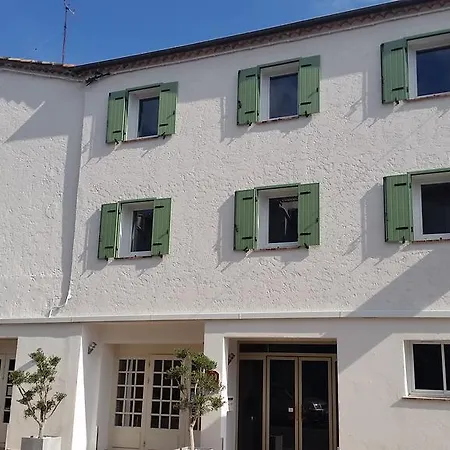 Hotel Auberge Des Toques 2*